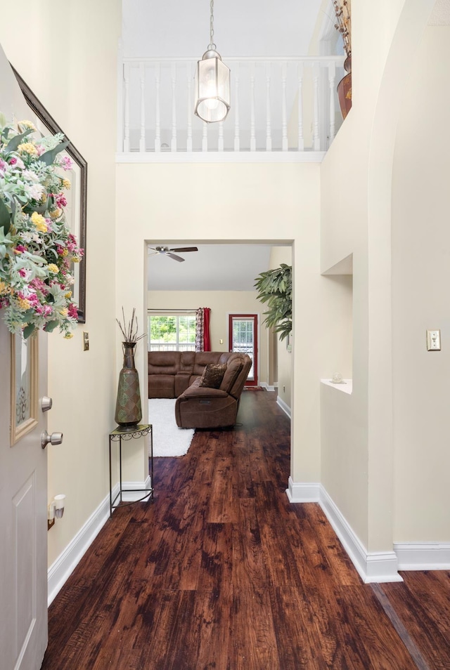 4528 Queen Sinclair Cir, Millington, TN 38053 - entryway featuring wood finished floors, baseboards, a towering ceiling, and a ceiling fan