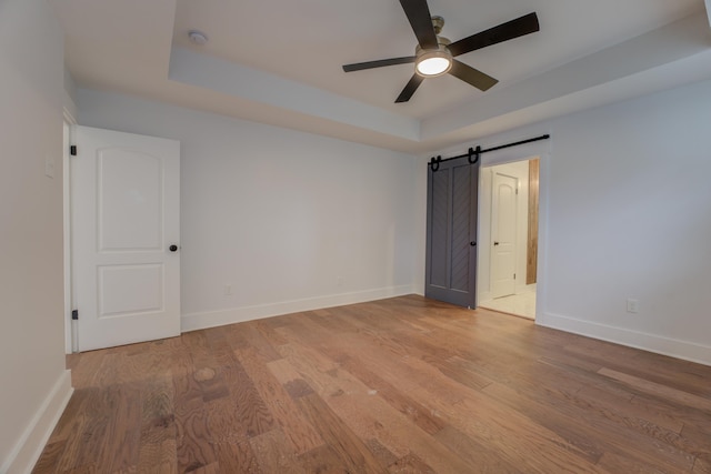 857 E Parkway St, Memphis, TN 38104 - empty room featuring a tray ceiling, a ceiling fan, wood finished floors, and baseboards
