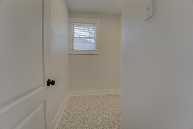857 E Parkway St, Memphis, TN 38104 - laundry room with baseboards