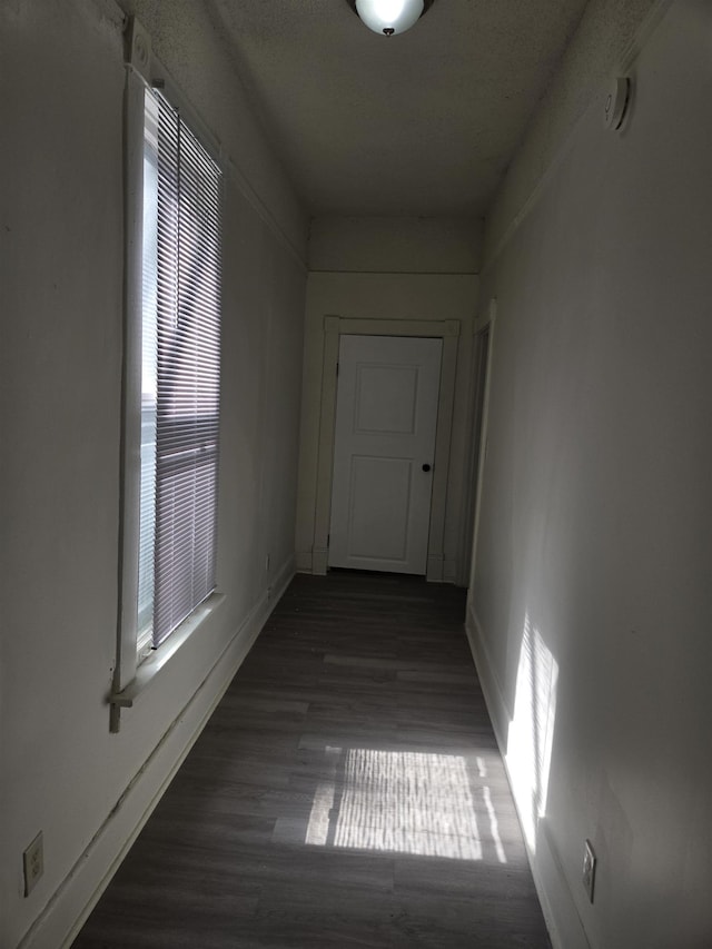961 Joseph Pl, Memphis, TN 38107 - hallway featuring wood finished floors and baseboards