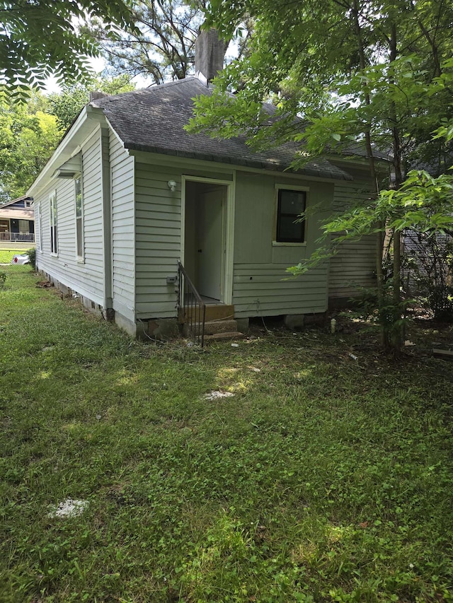 961 Joseph Pl, Memphis, TN 38107 - view of front of home featuring a chimney, entry steps, a front lawn, and a shingled roof