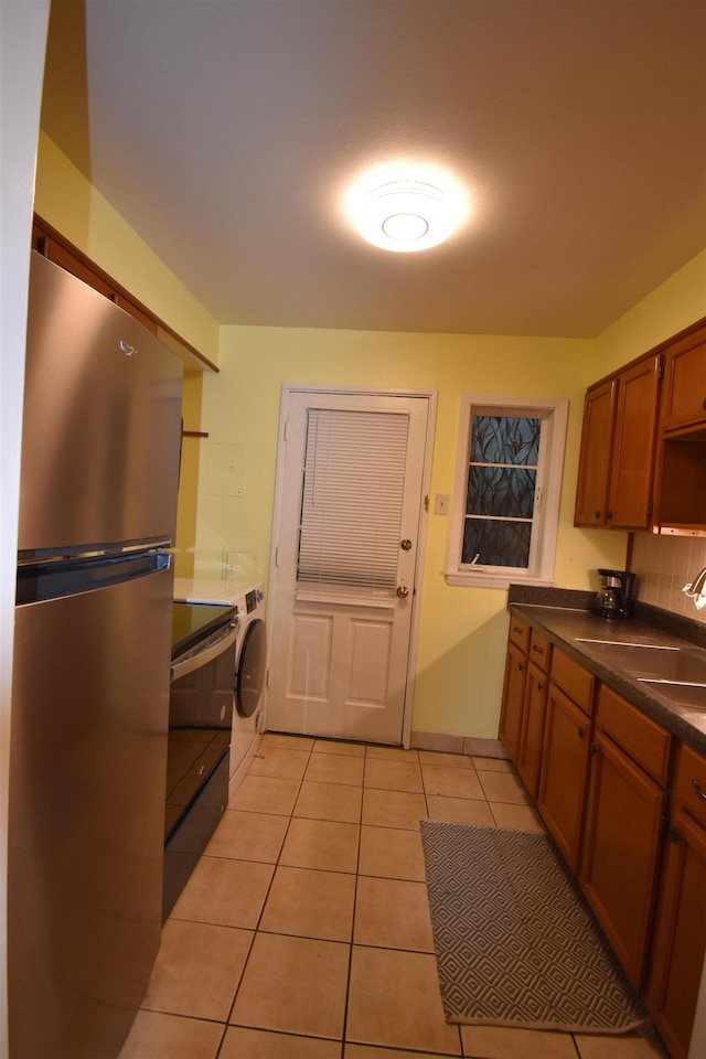 3007 Walnut Grove Rd Unit 1, Memphis, TN 38111 - kitchen featuring freestanding refrigerator, electric range oven, a sink, dark countertops, and light tile patterned floors