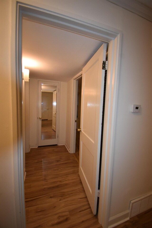 3007 Walnut Grove Rd Unit 1, Memphis, TN 38111 - hall featuring wood finished floors and baseboards