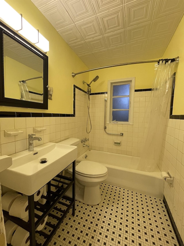 3007 Walnut Grove Rd Unit 1, Memphis, TN 38111 - full bathroom with tile walls, shower / tub combo with curtain, toilet, and a wainscoted wall