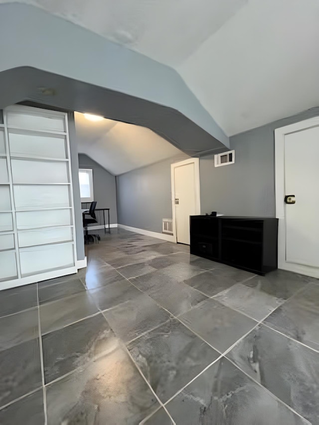 929 N Watkins St, Memphis, TN 38107 - additional living space featuring lofted ceiling and an office area