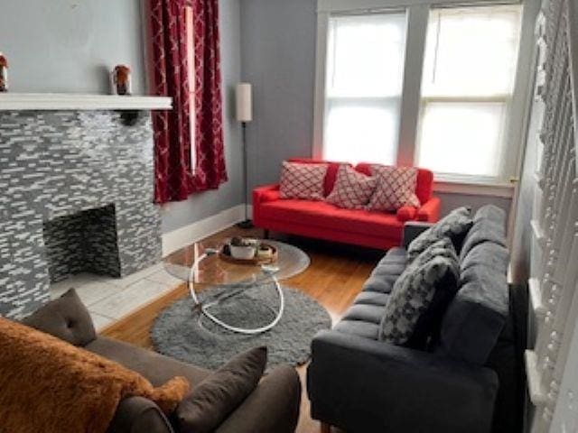 929 N Watkins St, Memphis, TN 38107 - living area featuring wood finished floors, a fireplace, and baseboards