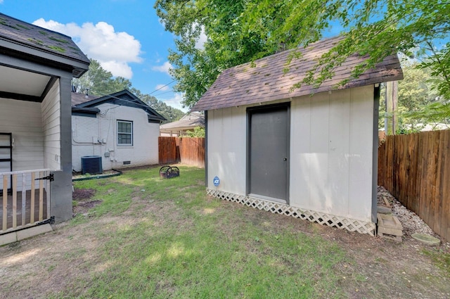 5238 Peg Ln, Memphis, TN 38117 - fenced backyard featuring a shed