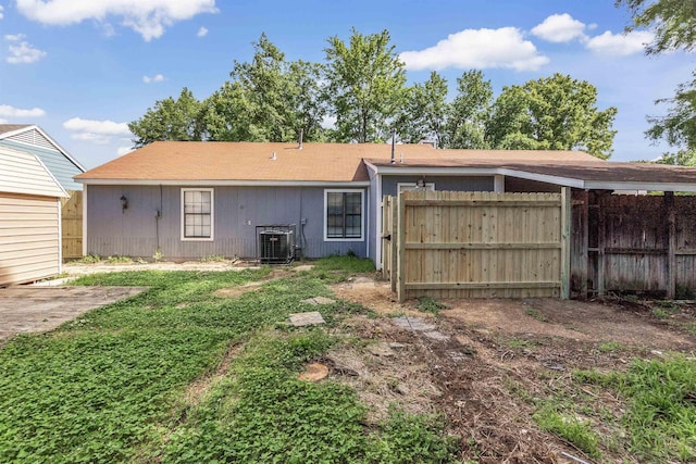 5315 Sleepy Oak Cv, Memphis, TN 38141 - back of property with central AC