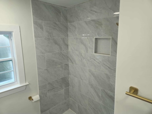 4078 Burrow Ave, Memphis, TN 38128 - full bath with tiled shower