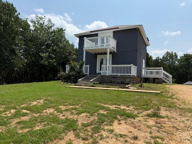 135 Lapa Ln, Clifton, TN 38425 - view of front of property featuring a balcony and a front yard