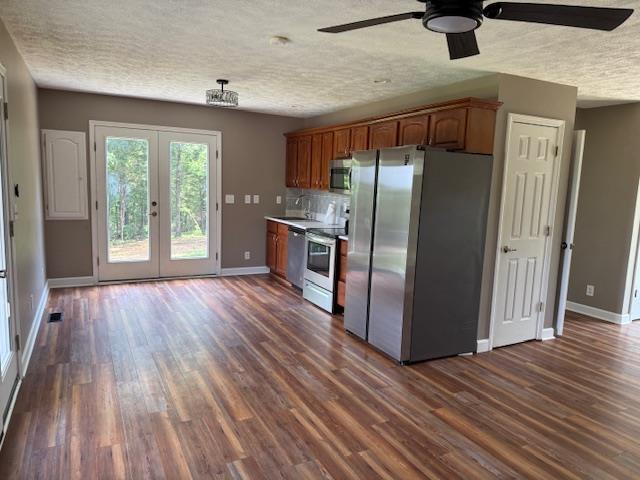135 Lapa Ln, Clifton, TN 38425 - kitchen with stainless steel appliances, baseboards, a textured ceiling, ceiling fan, and dark wood-style floors