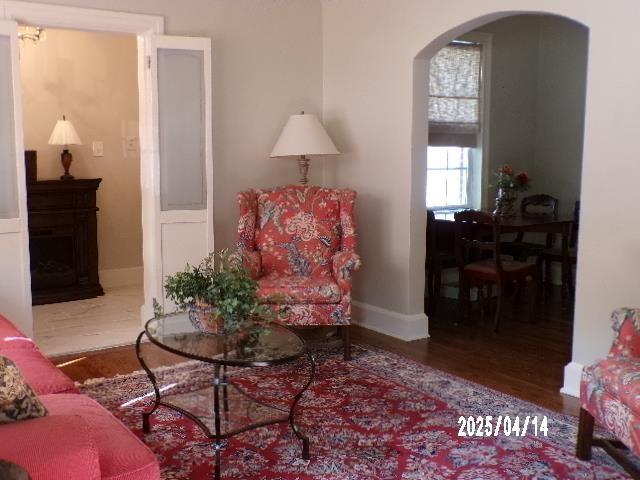 400 S Reese St, Memphis, TN 38111 - living room with arched walkways, baseboards, and wood finished floors
