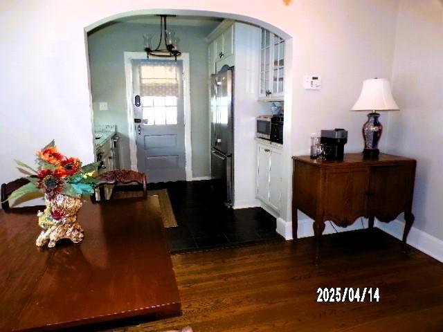 400 S Reese St, Memphis, TN 38111 - entryway with arched walkways, dark wood-style flooring, a chandelier, and baseboards
