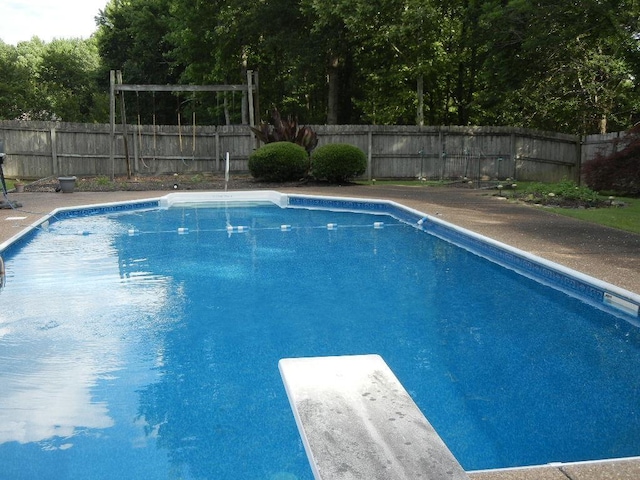 197 Walnut Gardens Dr, Memphis, TN 38018 - view of pool featuring a diving board and a fenced backyard