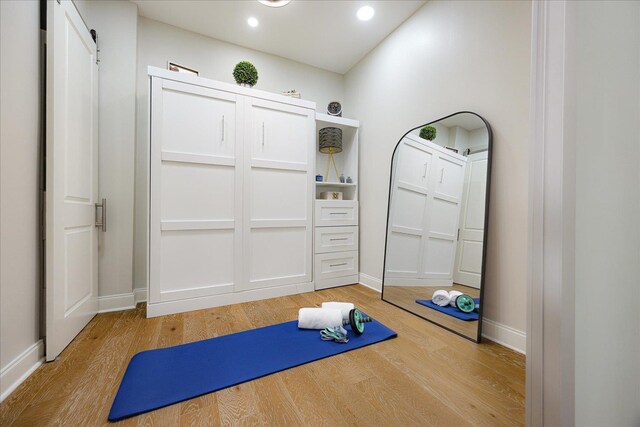 717 Riverside Dr Unit 1104, Memphis, TN 38103 - workout room featuring light wood-type flooring, baseboards, and recessed lighting