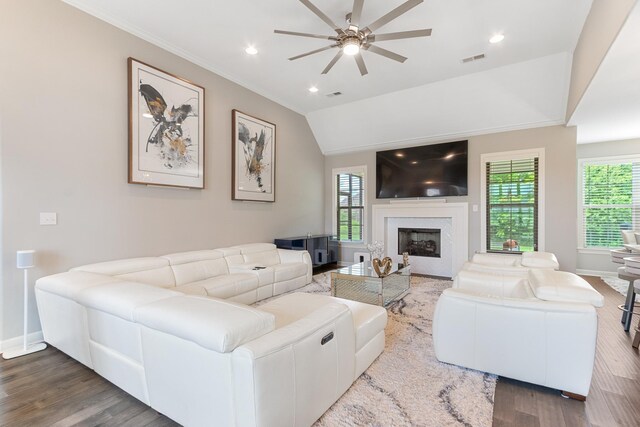 9709 Woodland Brook Ln S, Cordova, TN 38018 - living area with wood finished floors, a ceiling fan, a fireplace, baseboards, and recessed lighting
