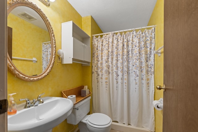 6814 Azalea Hill Cv, Bartlett, TN 38135 - full bath featuring a sink, toilet, and curtained shower