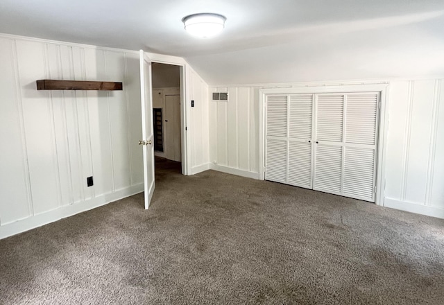 3529 Johnwood Dr, Memphis, TN 38122 - unfurnished bedroom featuring a decorative wall, carpet, lofted ceiling, and a closet