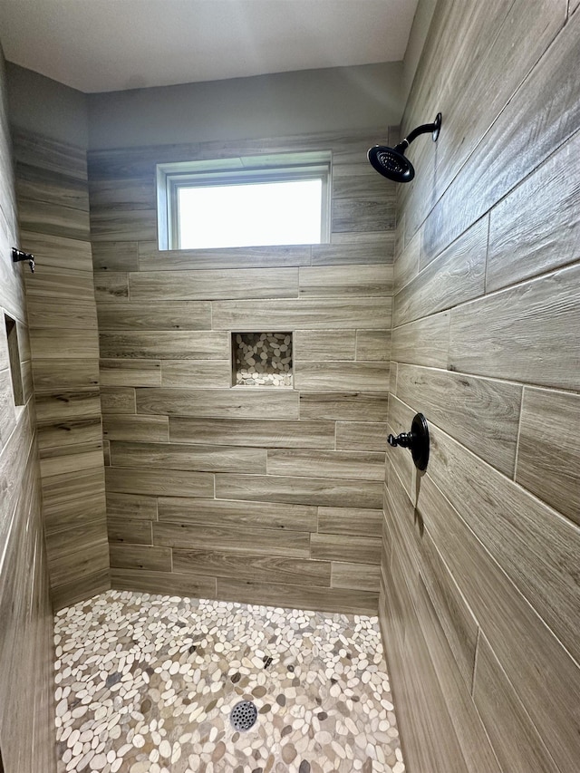 4049 Courtyard Dr, Southaven, MS 38672 - bathroom featuring tiled shower