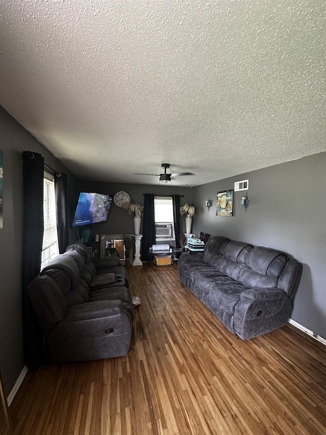 179 Appleton Ave, Memphis, TN 38109 - living area featuring a textured ceiling, wood finished floors, ceiling fan, and baseboards