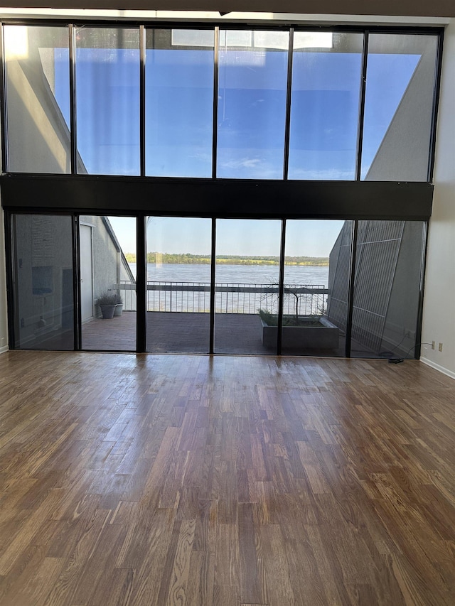 373 Riverbluff Pl Unit 3, Memphis, TN 38103 - empty room with wood finished floors, a water view, and baseboards