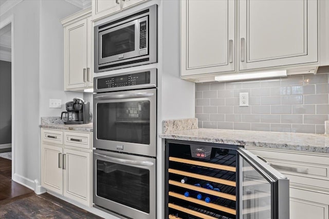 6159 Upper Granger St, Arlington, TN 38002 - kitchen with stainless steel appliances, beverage cooler, backsplash, dark wood-style floors, and baseboards