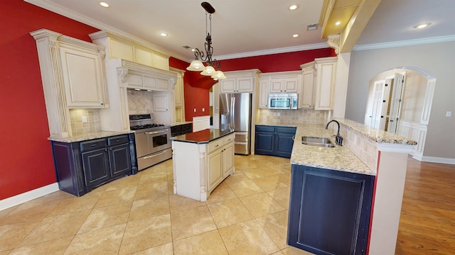 4111 Sir Thopas Dr, Southaven, MS 38671 - kitchen featuring stainless steel appliances, a peninsula, arched walkways, backsplash, and ornamental molding
