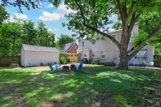 1856 N Rainbow Dr, Memphis, TN 38107 - view of yard featuring a fire pit and an outbuilding