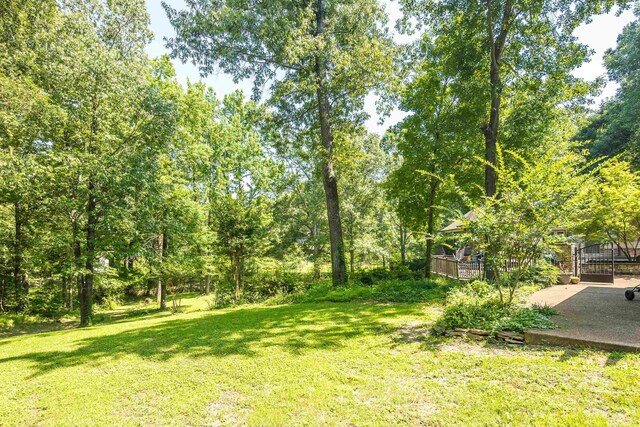 236 Riveredge Cv, Memphis, TN 38018 - view of grassy yard with a deck