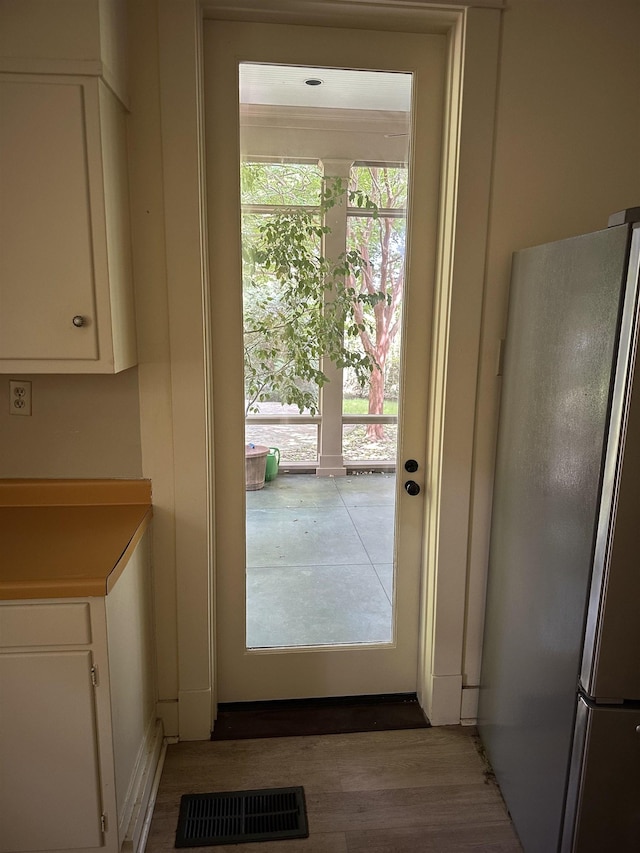 4042 Goodlett Cv, Memphis, TN 38111 - doorway featuring wood finished floors