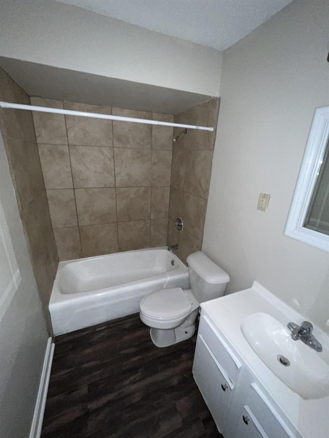 4786 Chevron Rd, Memphis, TN 38118 - full bath featuring wood finished floors, vanity, and washtub / shower combination