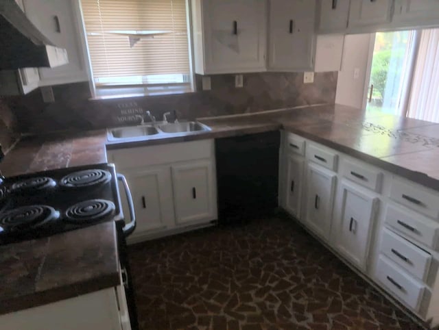 4915 Foxhall Cv, Memphis, TN 38118 - kitchen with electric stove, under cabinet range hood, stone flooring, white cabinetry, and a peninsula