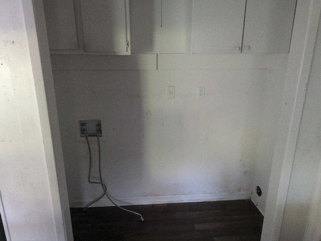 4915 Foxhall Cv, Memphis, TN 38118 - laundry room featuring cabinet space