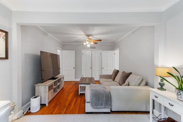 4670 Kaye Rd, Memphis, TN 38117 - living area with wood finished floors, a ceiling fan, and crown molding