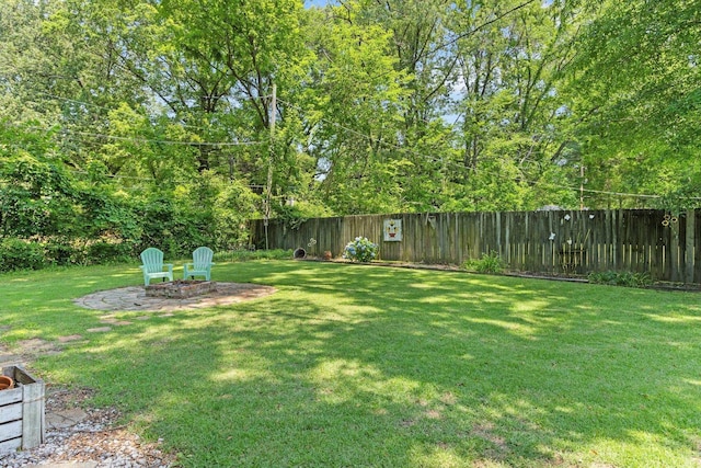4670 Kaye Rd, Memphis, TN 38117 - fenced yard featuring a fire pit