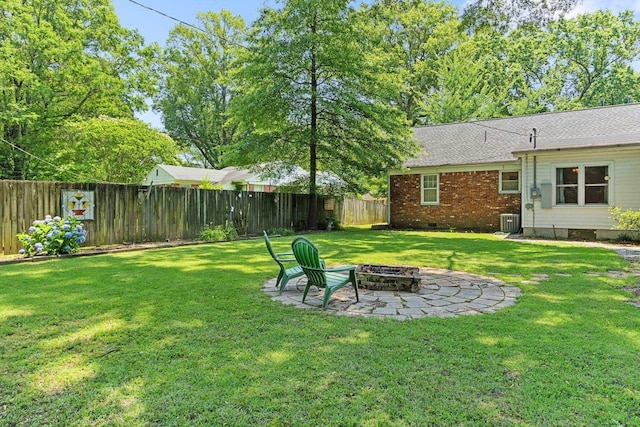 4670 Kaye Rd, Memphis, TN 38117 - fenced backyard featuring an outdoor fire pit and a patio