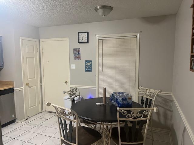 3115 S Wesley Ct, Memphis, TN 38119 - dining room featuring light tile patterned floors and a textured ceiling