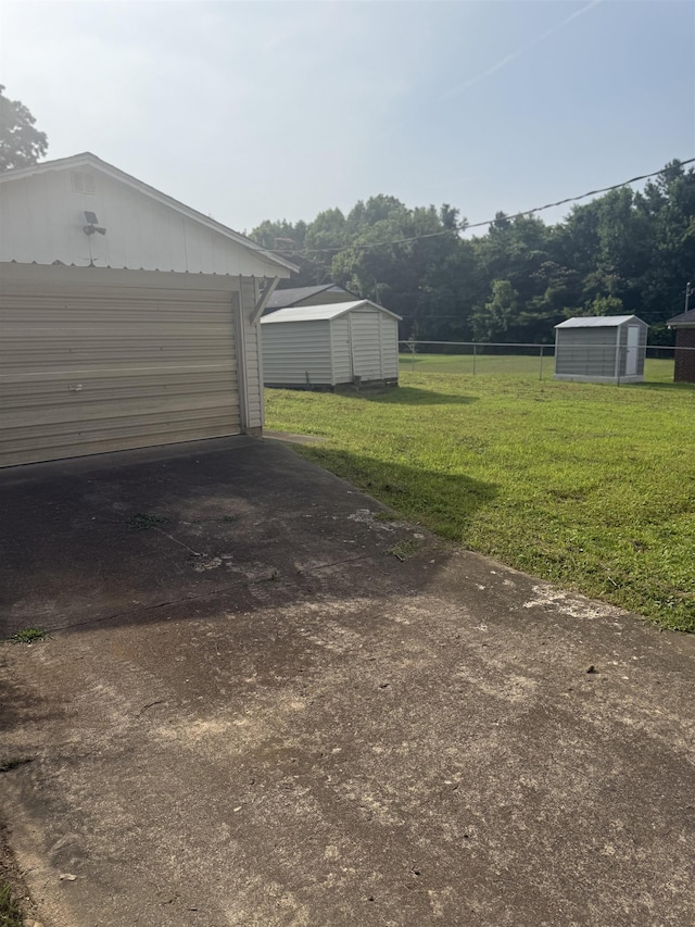 4005 Sewanee Rd, Memphis, TN 38109 - garage featuring a shed and driveway