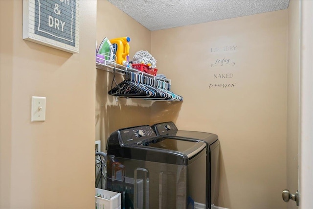 6806 Briarfield Ln, Bartlett, TN 38135 - laundry area with washer and clothes dryer and a textured ceiling
