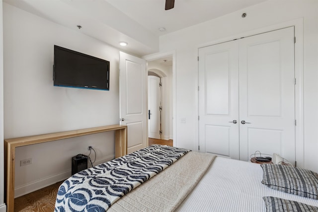 717 Riverside Dr Unit 1403, Memphis, TN 38103 - bedroom with a closet and a ceiling fan