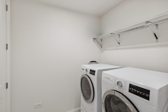 717 Riverside Dr Unit 1403, Memphis, TN 38103 - laundry area with separate washer and dryer and baseboards
