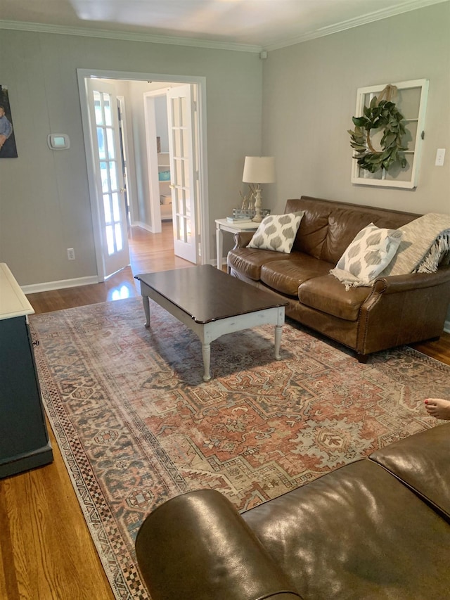 2526 Currywood Cv, Germantown, TN 38138 - living room featuring wood finished floors and crown molding