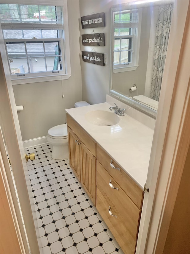 2526 Currywood Cv, Germantown, TN 38138 - bathroom featuring plenty of natural light, vanity, and curtained shower