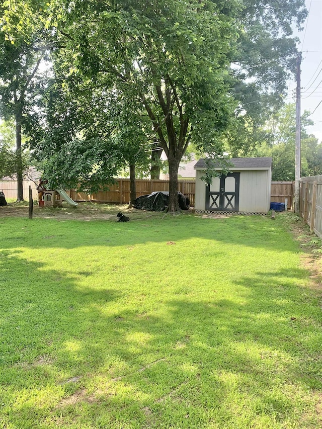 2526 Currywood Cv, Germantown, TN 38138 - fenced backyard featuring a shed
