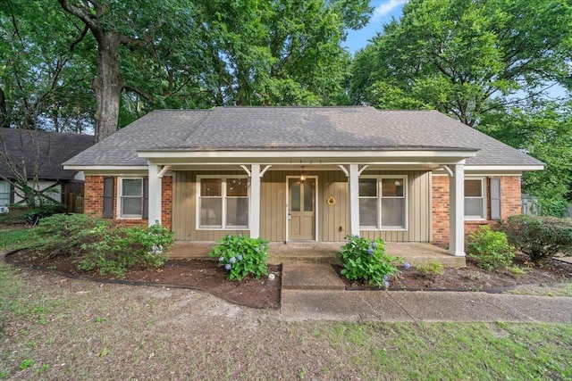 1425 Treehaven Cv, Memphis, TN 38016 - ranch-style home featuring covered porch, roof with shingles, and brick siding