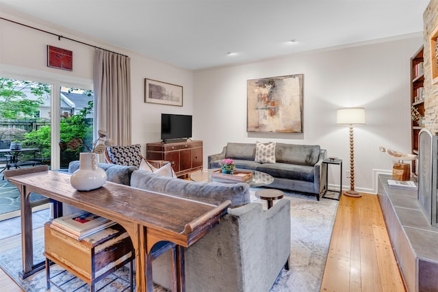 2016 Restington Ln Unit 2016, Memphis, TN 38119 - living room featuring light wood finished floors and ornamental molding