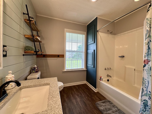 520 Jernigan Dr, Somerville, TN 38068 - bathroom with wood finished floors, shower / tub combo with curtain, a textured ceiling, crown molding, and vanity
