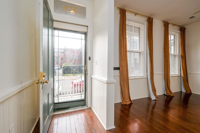 378 Mulberry St, Memphis, TN 38103 - entrance foyer featuring a wainscoted wall and hardwood / wood-style floors