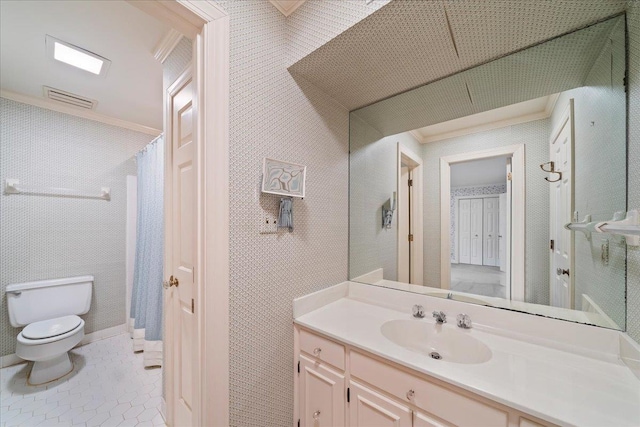 4654 Hemlock Ln, Memphis, TN 38117 - bathroom featuring ornamental molding, vanity, tile patterned floors, and a shower with curtain