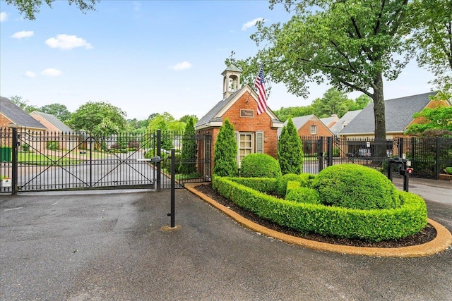 4654 Hemlock Ln, Memphis, TN 38117 - view of gate
